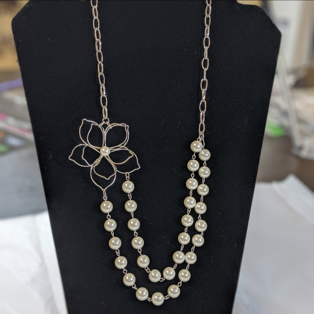 Floral Pearl Necklace